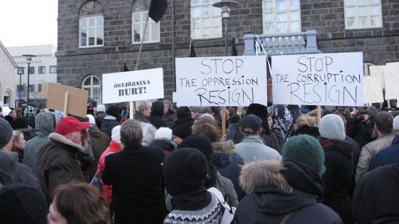 扭转民主的倒退:冰岛