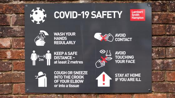 COVID-19的图像购物者的安全信息标志