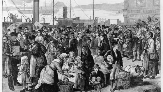19世纪移民离开爱尔兰皇后镇的插图