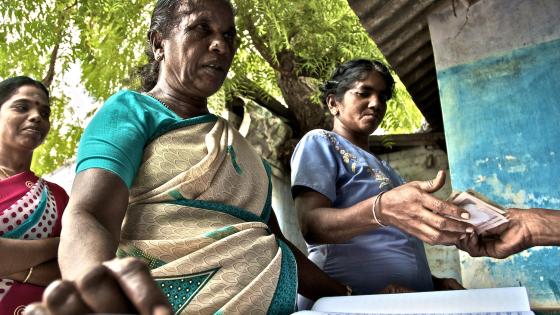 斯里兰卡难民接受泰米尔纳德邦政府的现金转账