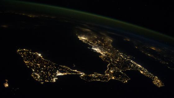 意大利和西西里岛的夜灯＂typeof=