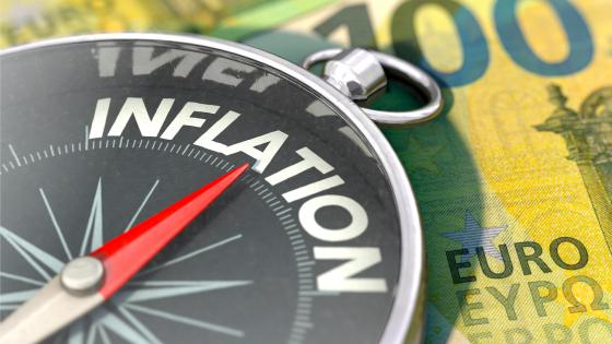 指南针指向通货膨胀之上的欧元钞票