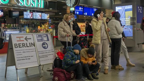 在柏林中央车站的乌克兰难民