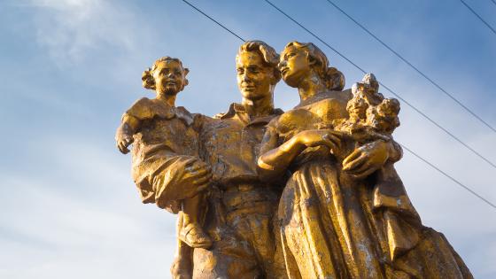 一个古老的纪念碑苏联时代的家庭