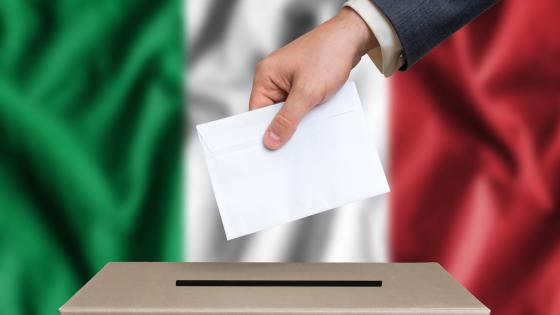 人投票选后带意大利国旗